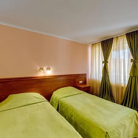 плаза Хотел 4*